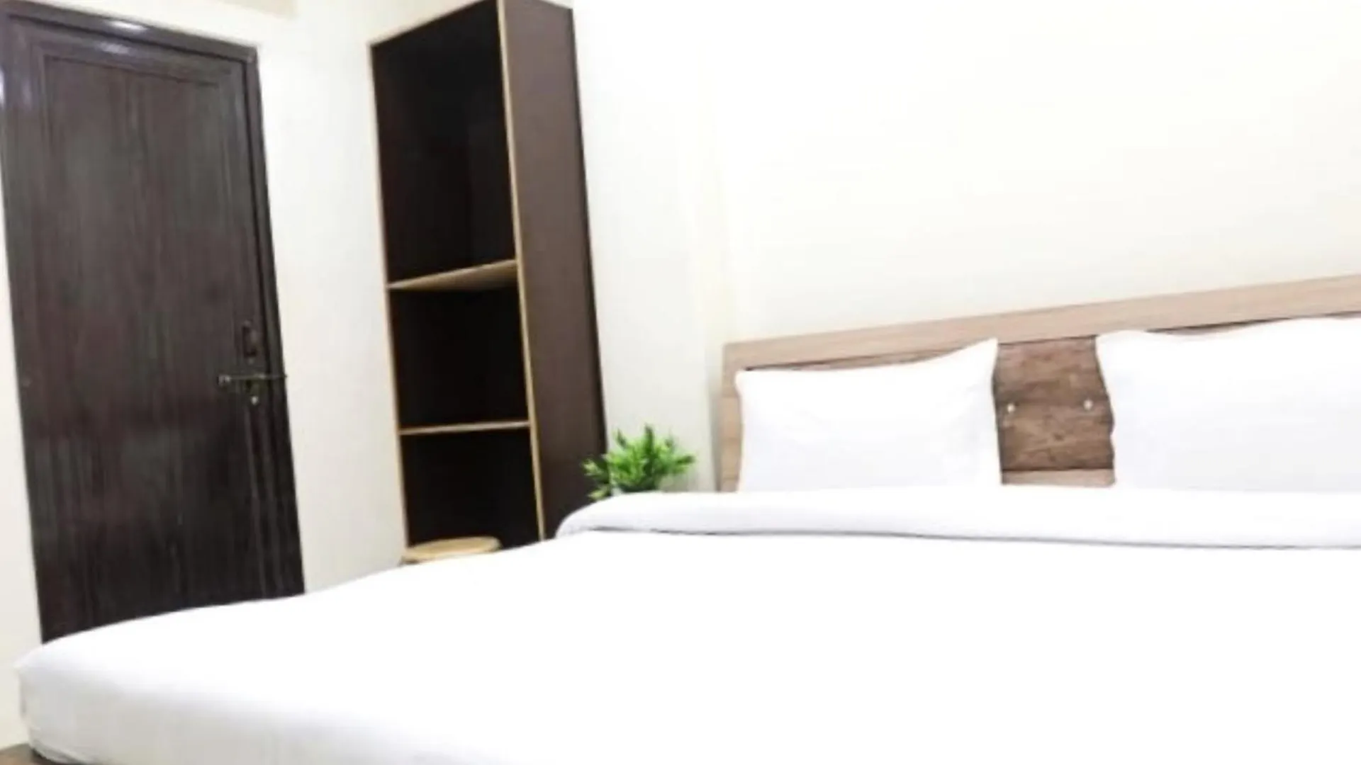 Hotel New Kashi Residency Varanasi Its Fully Ac Or Non Ac Room 3*,  Indien